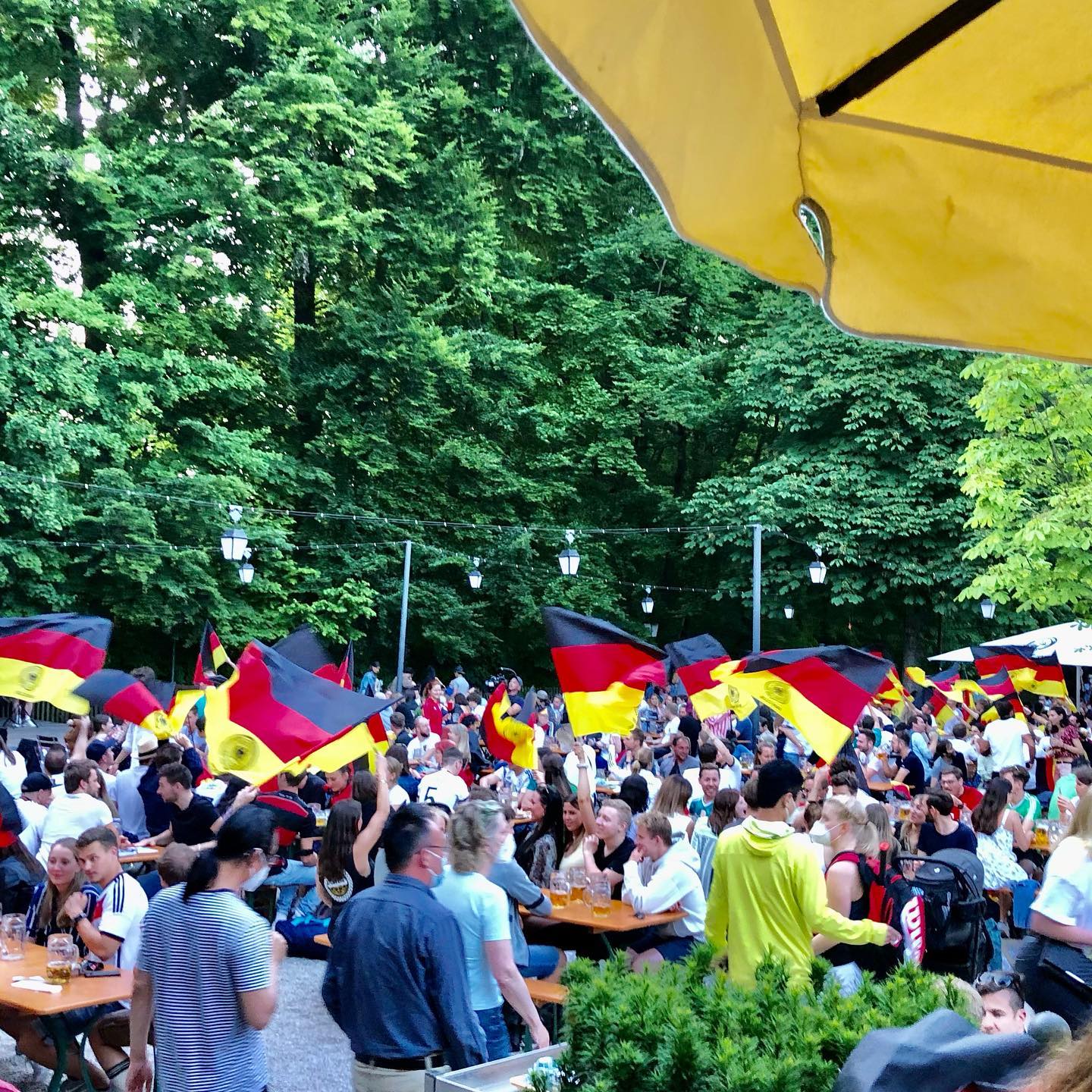 Im lauschigen Biergarten Hirschau | Public Viewing in München | Mr. München | Foto: Biergarten Hirschau Im lauschigen Biergarten Hirschau | Public Viewing in München | Mr. München | Foto: Biergarten Hirschau
